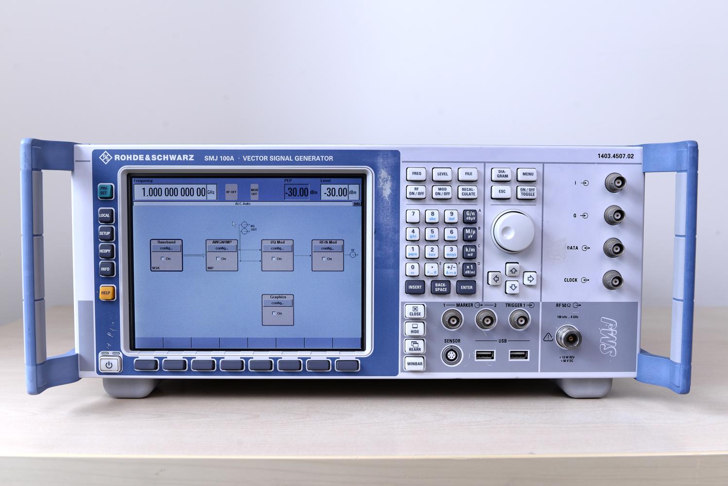Генератор сигналов  векторный ROHDE & SCHWARZ SMJ100